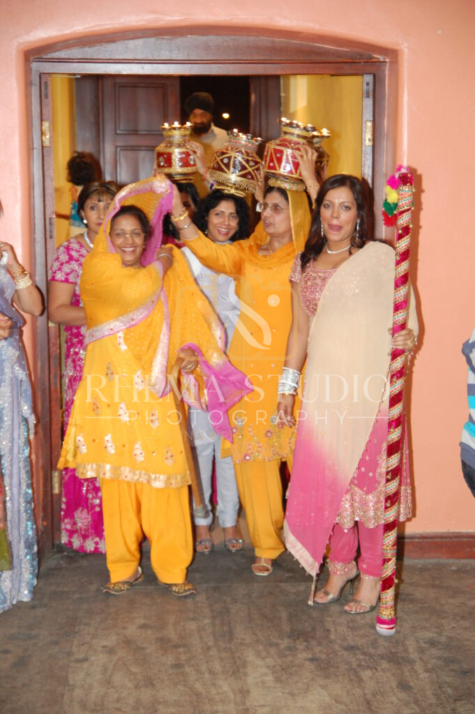 women at the medhi ceremony